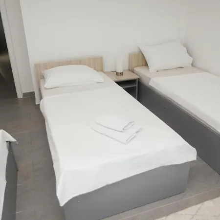 Отель Aurora 3*