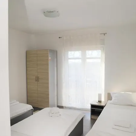 Aurora 3*